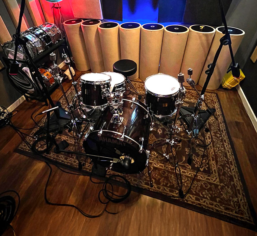 Kick drum and bass drum pedal in SOMNI Studios live recording room.