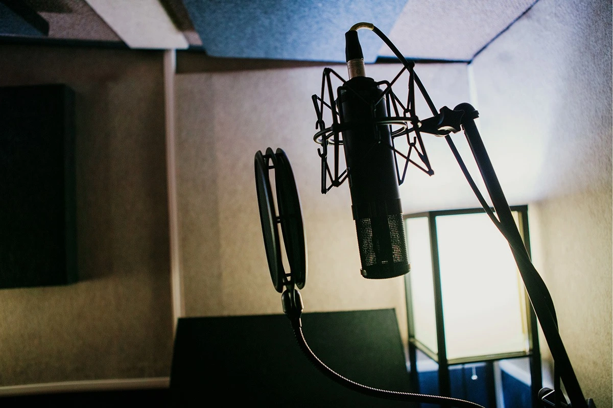 Professional voice over microphone with pop filter in Somni Studios booth.