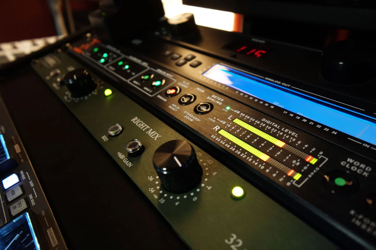 Digital metering display and right-channel mix bus controls glowing in the Somni Studios rack.